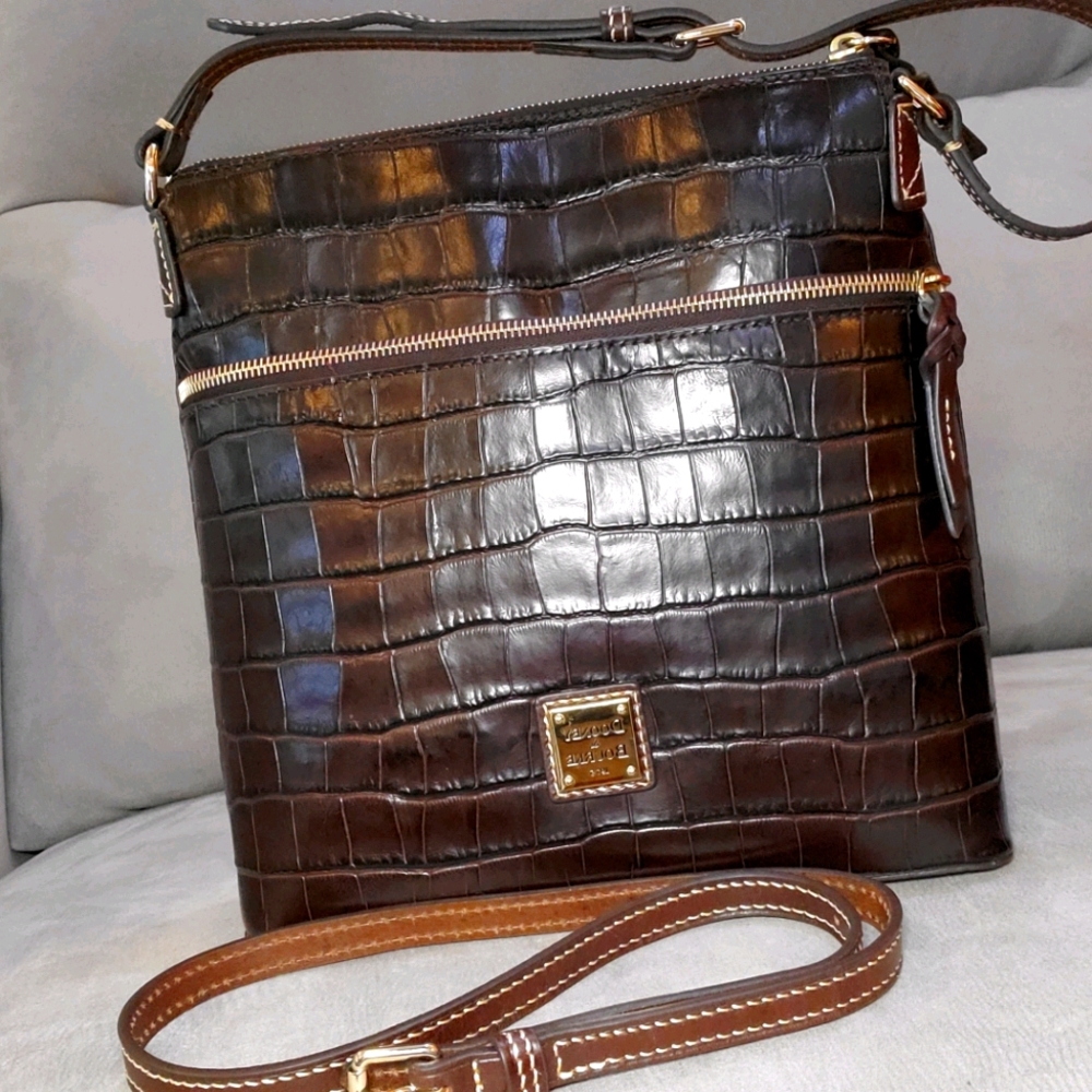 EUC Dooney Croco Embossed Crossbody
